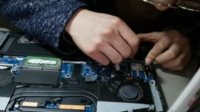 純干貨教程 惠普暗影精靈2換電池、內(nèi)存條、機(jī)械硬盤與固態(tài)硬盤，讓4年老本再戰(zhàn)五年